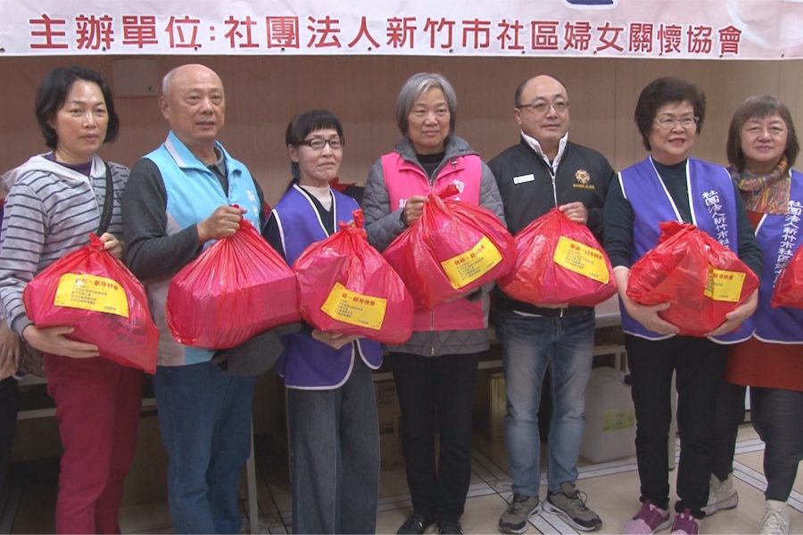 關懷社區獨老與弱勢  婦女關懷協會送年菜