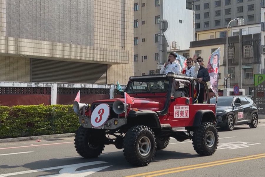 黃國昌南下新竹助選  陪同柯美蘭掃街拜票