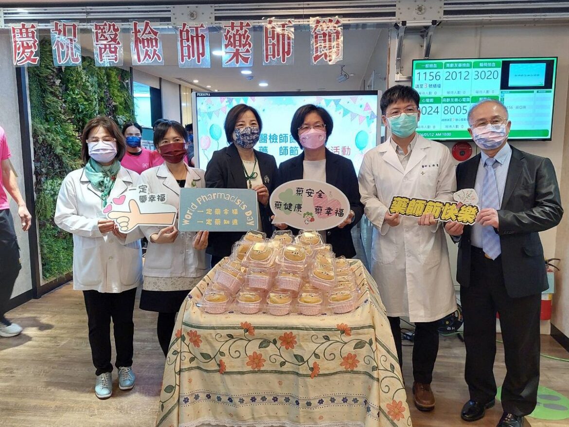 影音／慶祝醫檢師暨藥師節　秀傳藥師團隊宣導防蚊四寶、中西我都藥