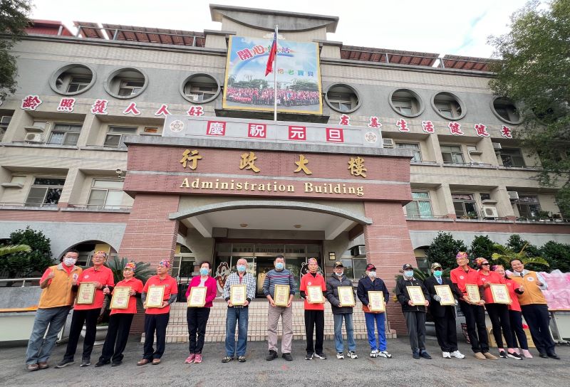 高雄榮家元旦升旗 　迎向嶄新幸福年