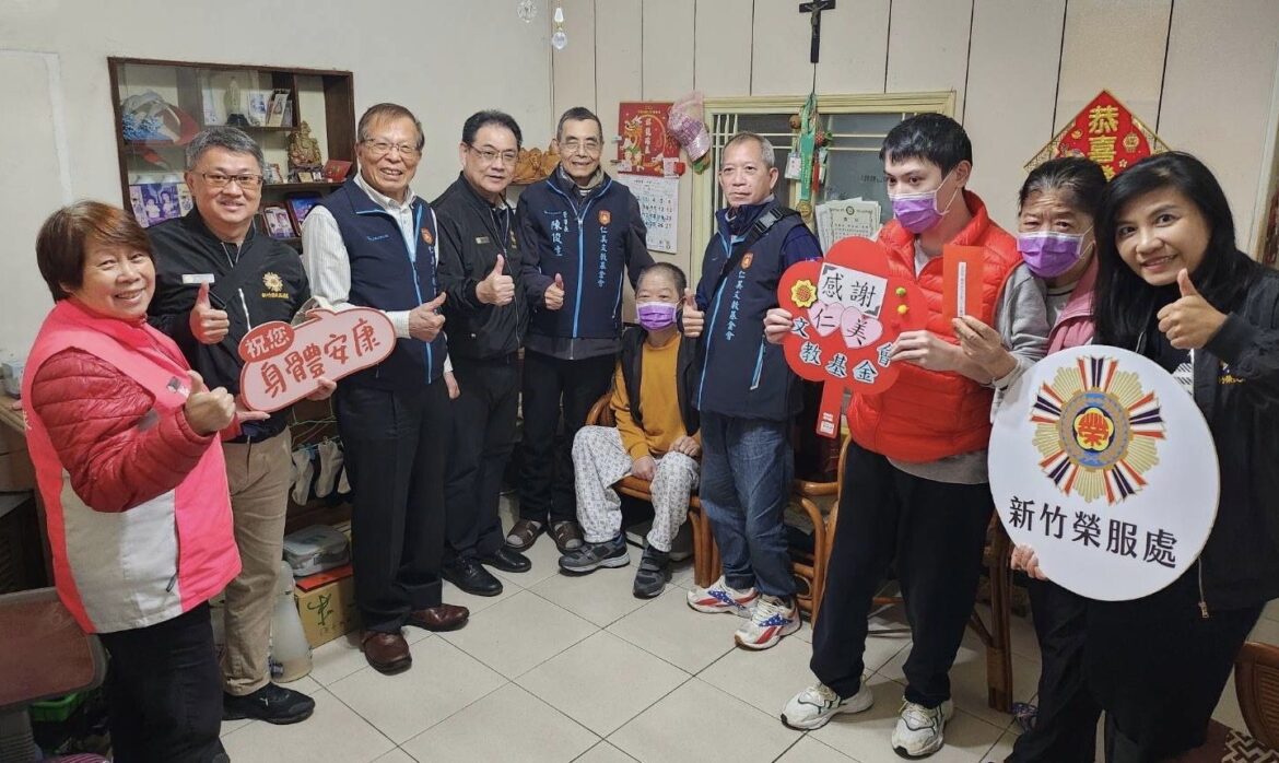 仁美文教基金會歲末親訪新竹地區榮民  致贈慰問金