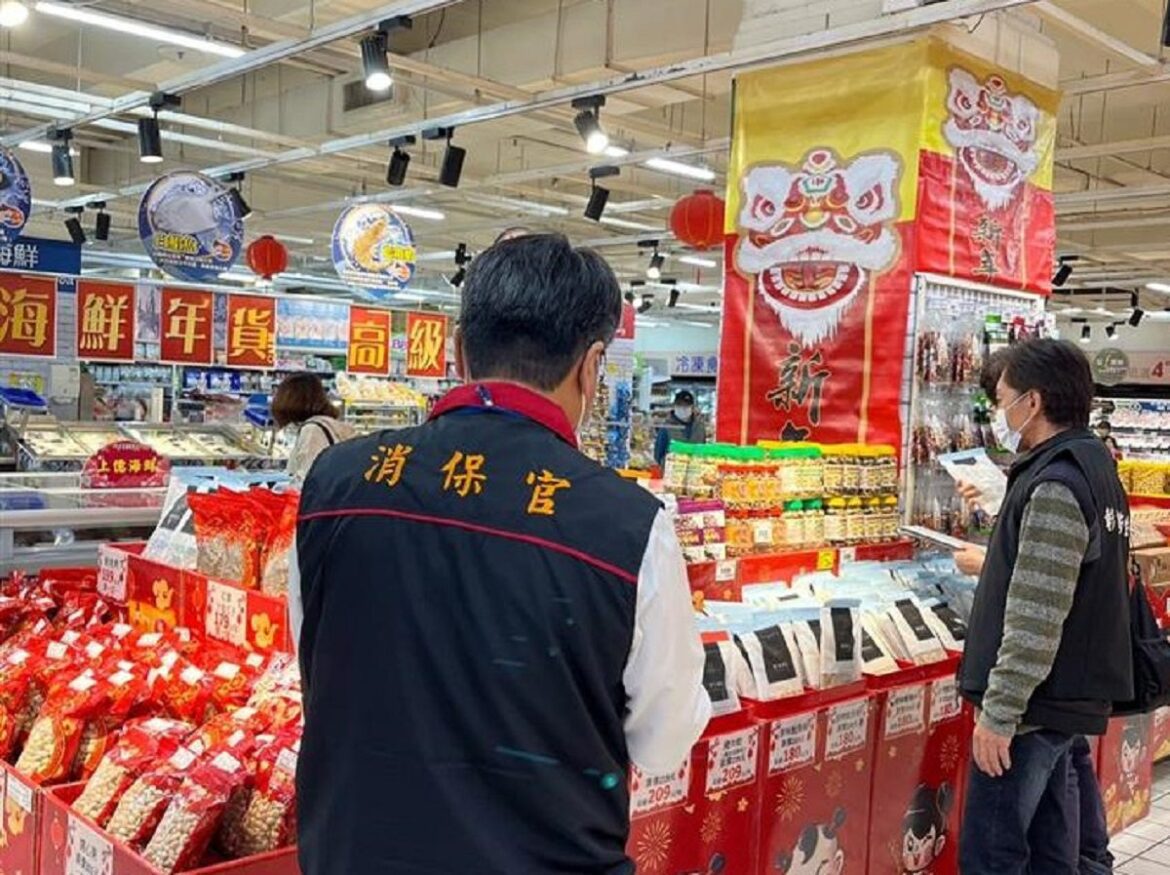 彰縣府春節大賣場聯合稽查　為消費者公安食安把關