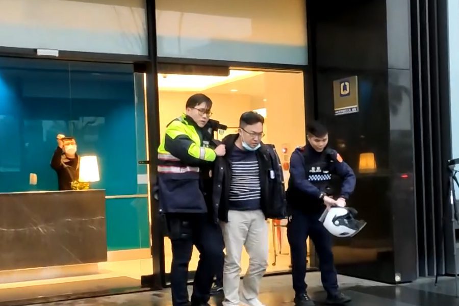 年關將近  八德警分局低溫中進行防搶演練護民眾安全