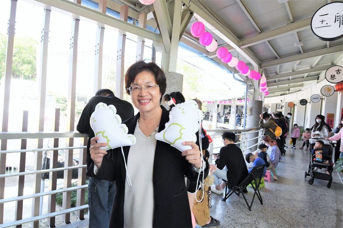 彰化2024月影燈季親子活動日　現埸出現排隊人潮領取多多龍小提燈