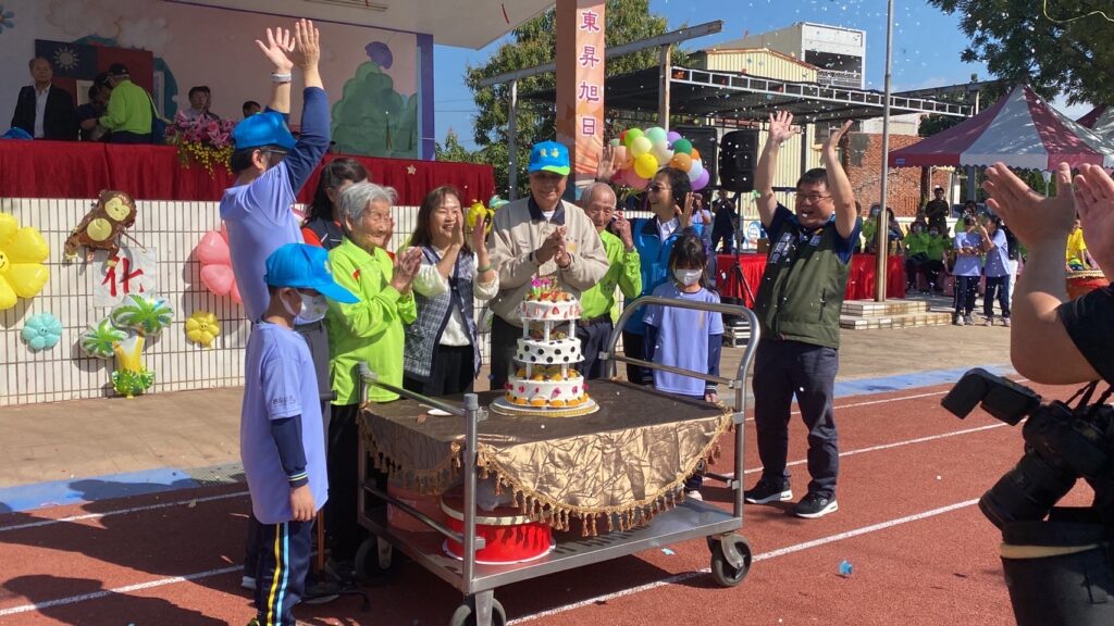 「東昇旭日 海澤百年」　枋寮鄉東海國小百年校慶