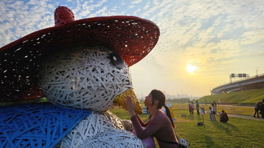 「2023鴨鴨公園地景藝術展」即將結束！夜間光雕和魔法裝置讓你驚艷