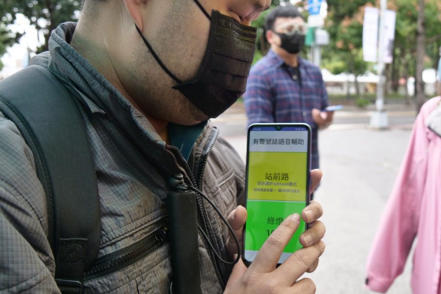新北市增設視障導引標線提升行人路口安全