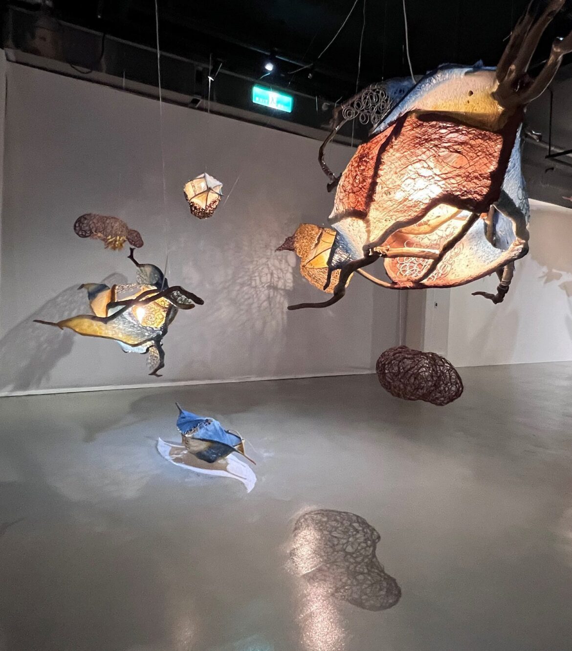 中市纖博館「光之纖維展」開跑　10件大型作品創造驚豔美感