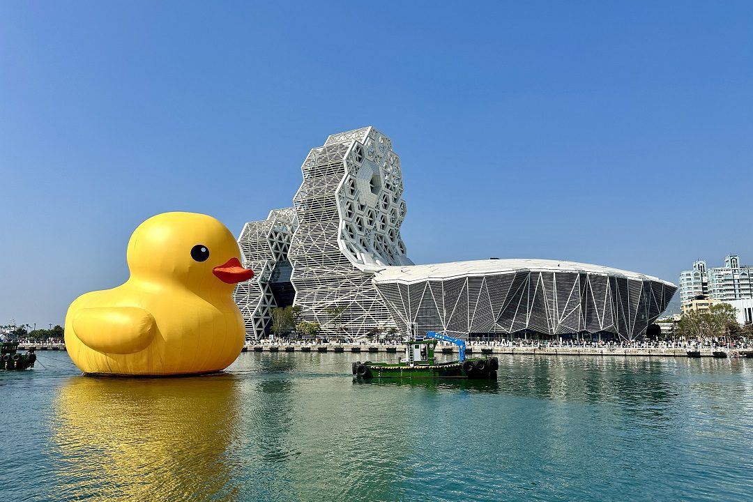 2024 Kaohsiung Wonderland 冬日遊樂園正式開幕！陳其邁攜手荷蘭藝術家霍夫曼重磅迎接黃色小鴨 「呱」目相看高雄10年蛻變