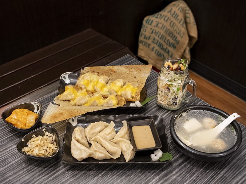 員林會飛的日式燒餃子！極薄外皮完美結合內餡 天然食材簡單純粹