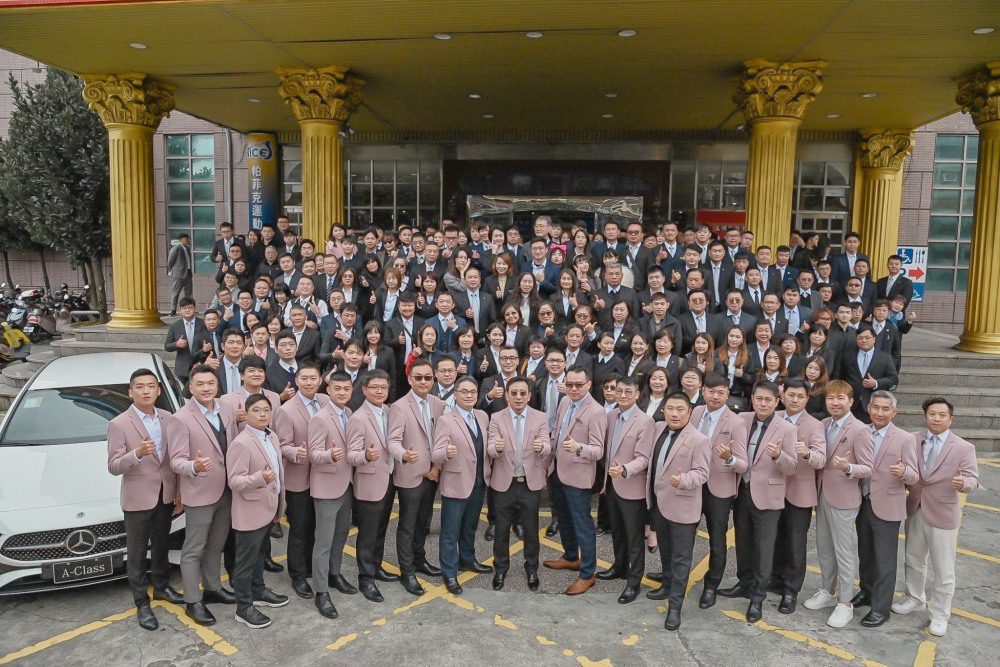 群洋國際地產團隊旺年會送賓士   總經理：明年達標送房子!
