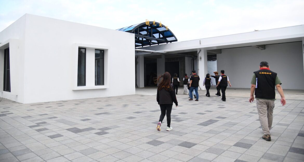 花蓮漁港多功能漁業場館完工　徐榛蔚邀集民眾採買新鮮漁獲