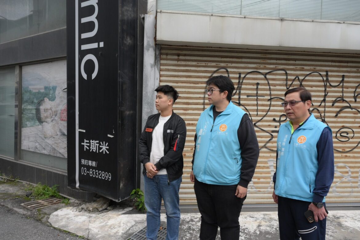 花蓮市嚴防蚊蠅蟲害 魏嘉彥關心噴藥消毒作業