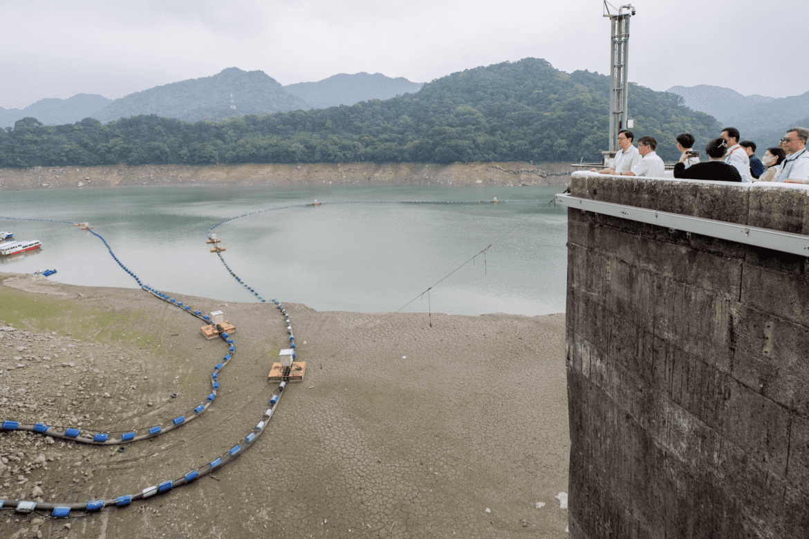 張善政視察石門水庫     期許中央與地方持續合作穩定供水