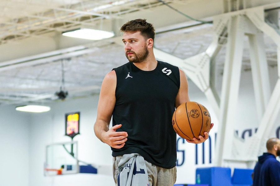 影/《NBA》「東77」唐西奇3秒準絕殺逆轉三分彈 獨行俠西冠2:0領先