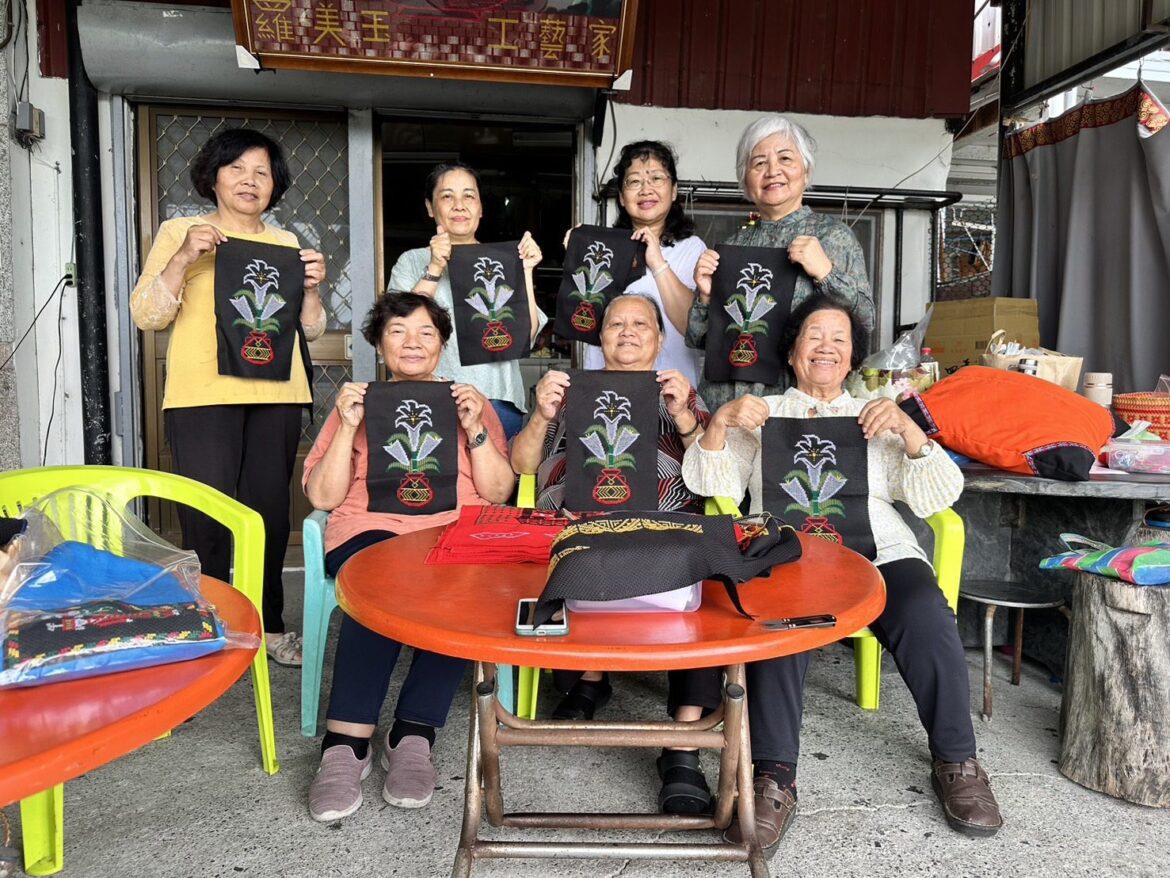 呈現南島原味  「達魯瑪克傳統刺繡」臺東圖書館展出