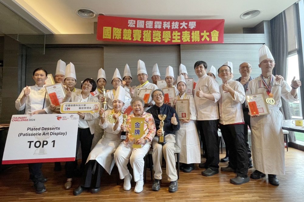宏國德霖科大學生國際競賽獲獎無數為校爭光   林謝罕見頒獎勵金及獎狀