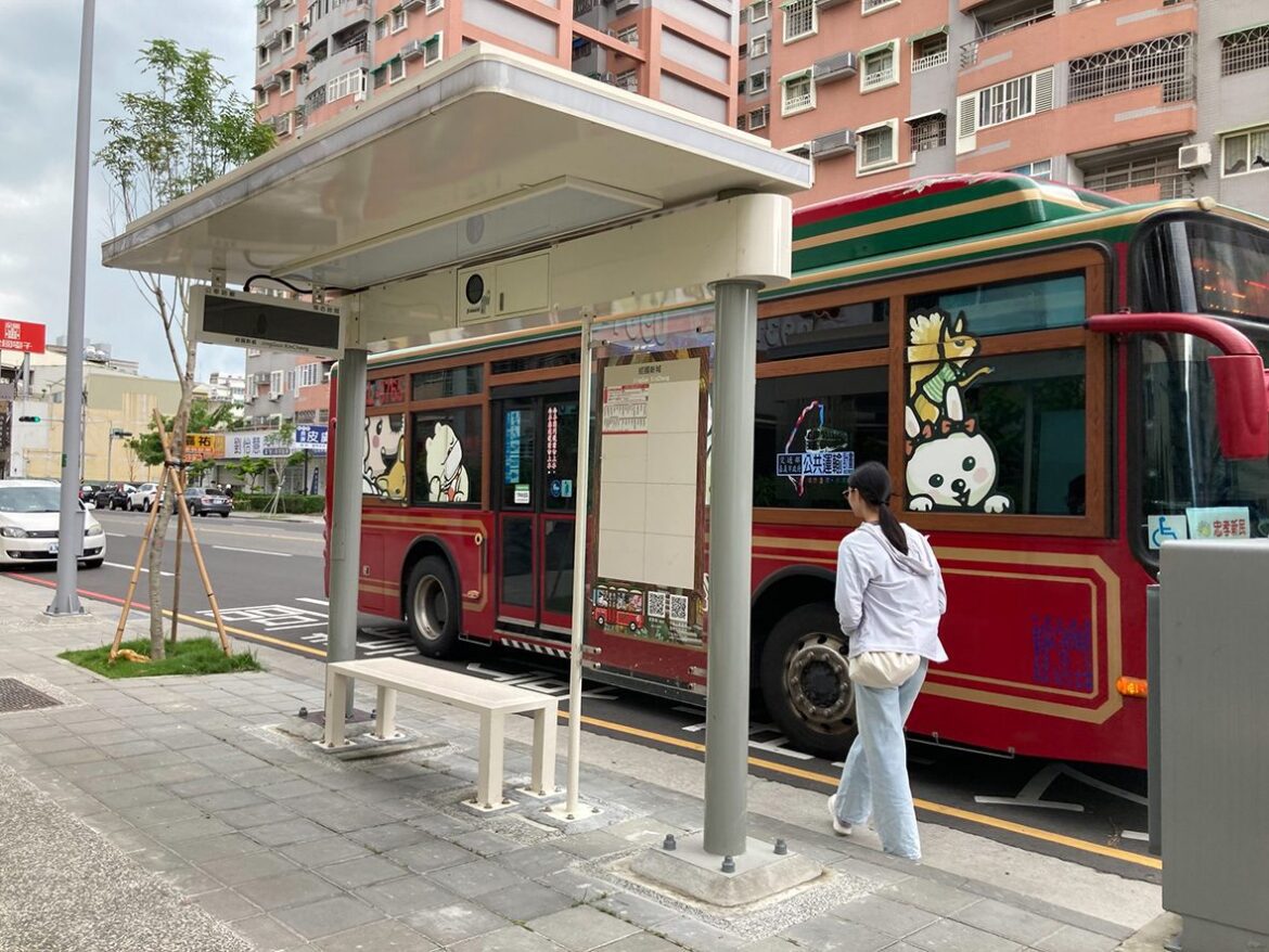 建構舒適公共運輸候車環境　嘉市再增設11座簡易候車亭