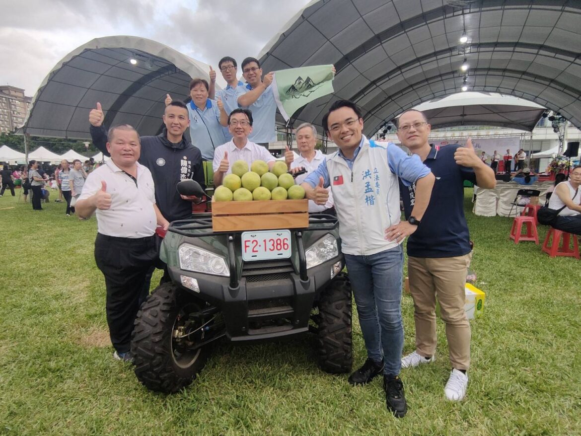 新北柚農張讚群第五度奪特等獎最風光　「柚饗新北」產地展售會人潮湧現