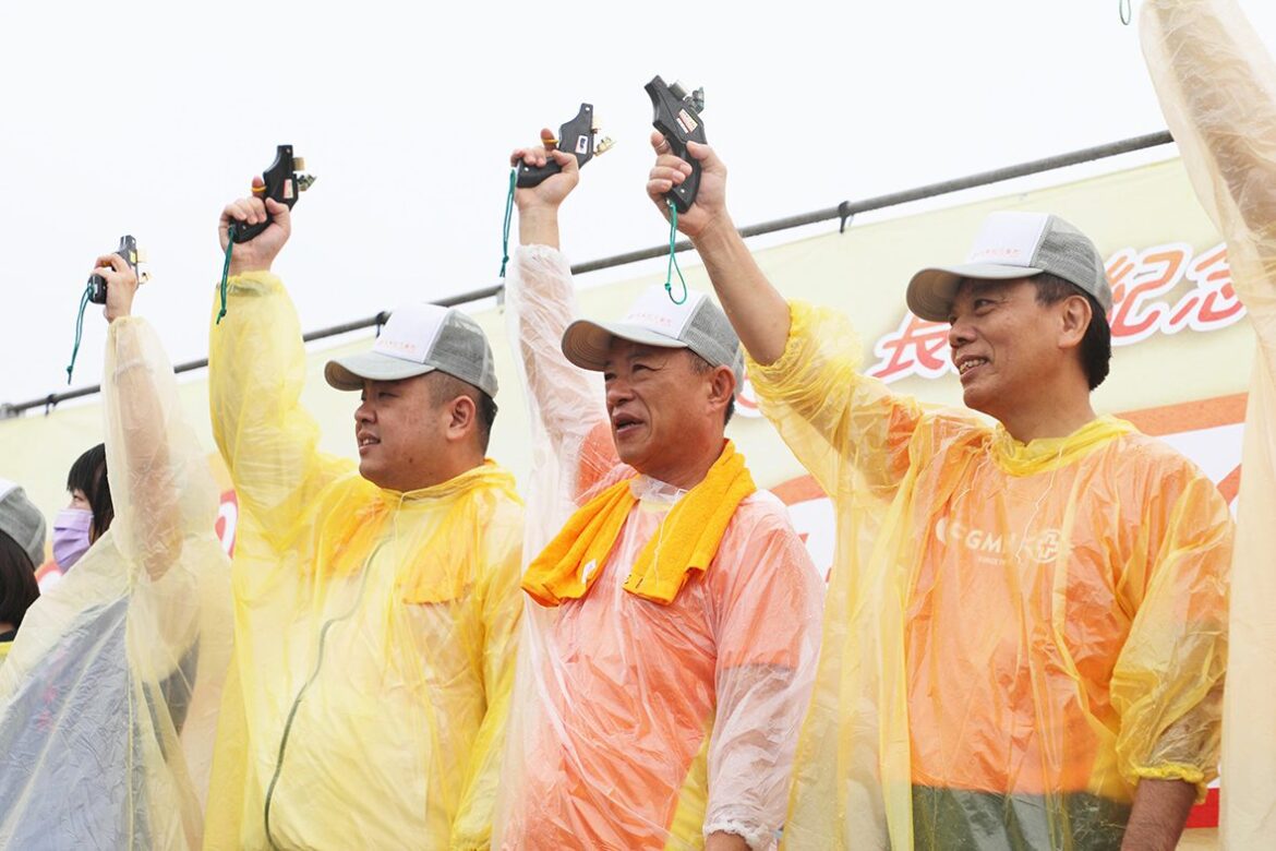 2024永慶盃路跑風雨中開跑　嘉義場跑者無懼風雨