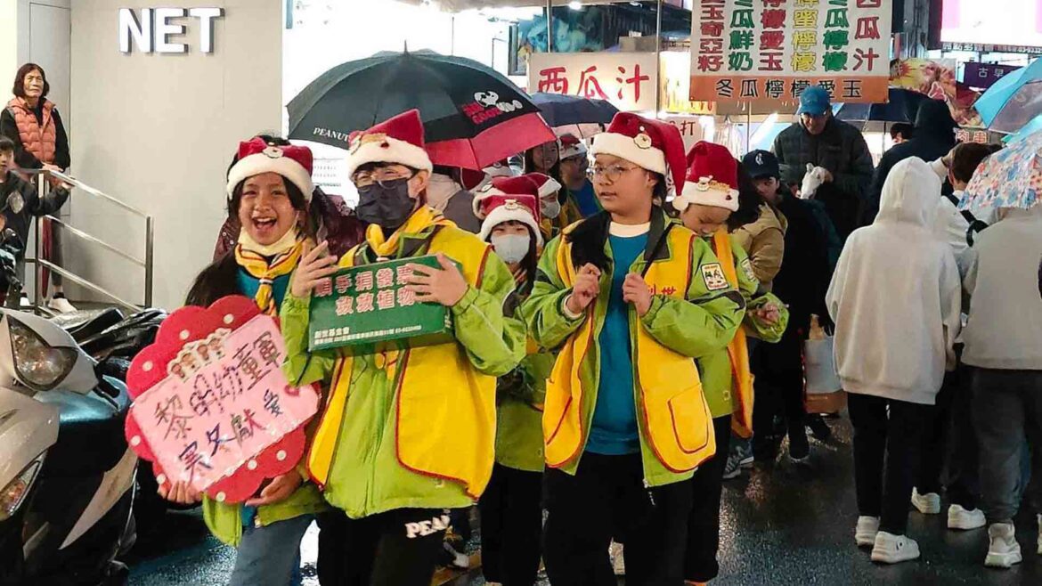 影音/募發票助創世  黎明國小幼童軍冷冽寒冬現暖意