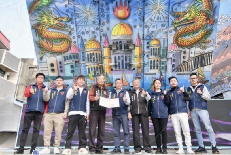 歲末寒冬送暖意   浩天陽光滿人間