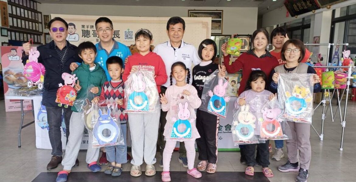 影音/聰哥團長蛋黃酥傳遞愛心　捐贈義賣所得助彰化家扶學子圓夢