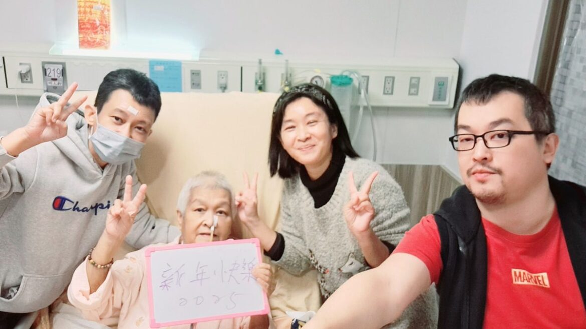 超暖心！婦人除夕住院不孤單   子女帶年夜飯團聚