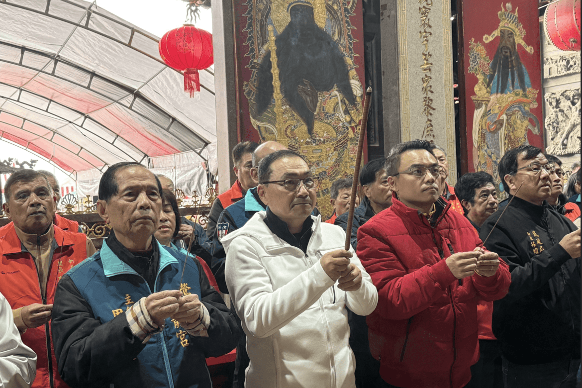 祈福迎好運     侯友宜參拜祖師廟     贈「造化蒼生」匾額表敬意