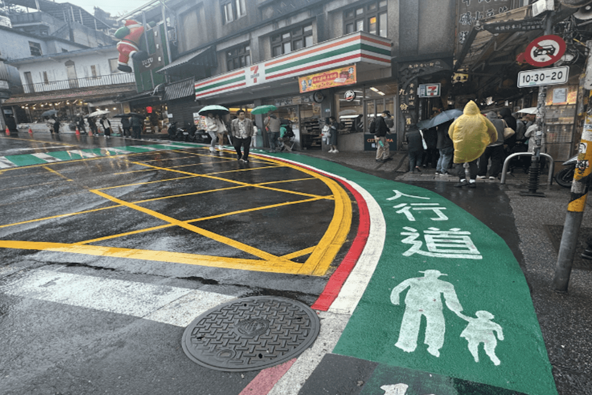 九份老街更好逛     人行道延長＋臨時停車區     春節走春更安全