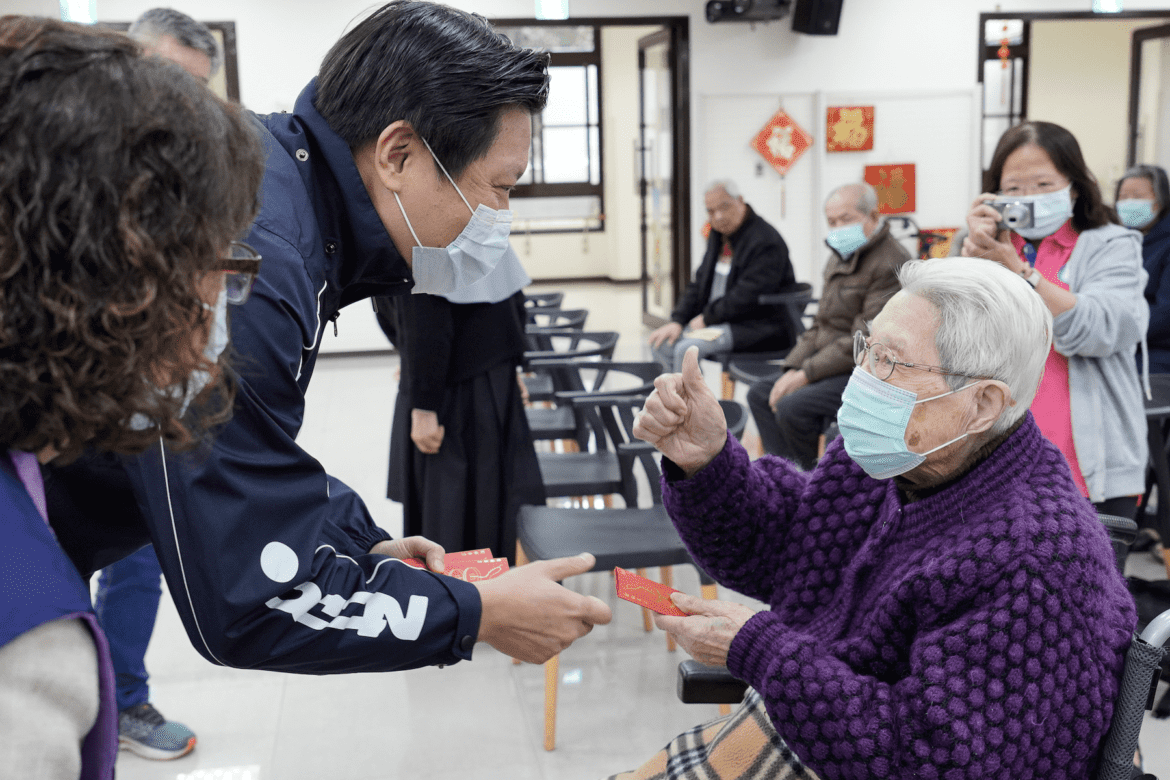 半世紀守護長者     新北八里天主教安老院     朱惕之因改建結緣     專程前往慰訪