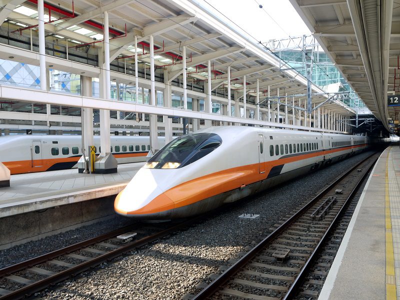 高鐵燈會期間加開95班次  部分車次增自由座車廂