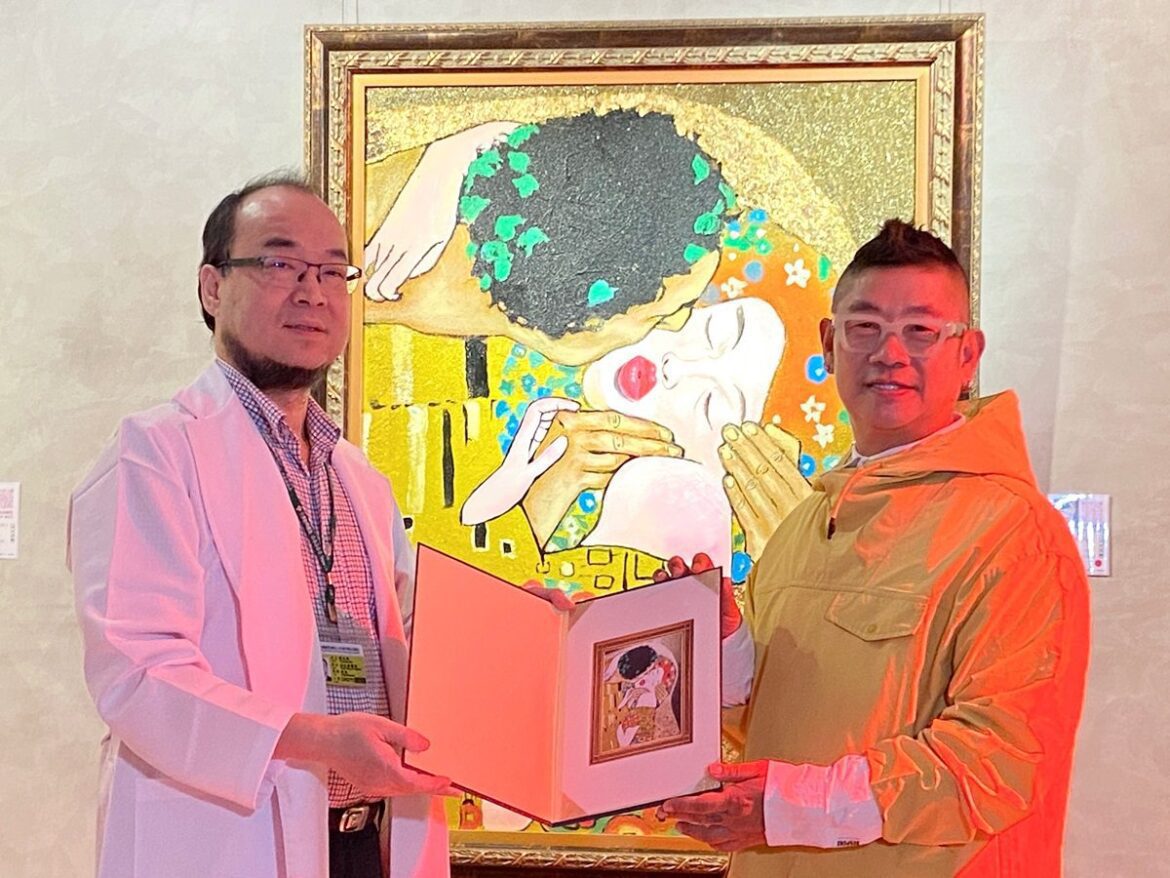 影音/當藝術遇上醫療  用「吻」傳遞溫暖與愛　彰濱秀傳人文藝術館舉辦個展 「我吻。故我在」