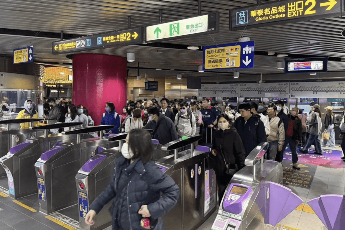 台灣燈會人潮炸裂     140萬人湧入 桃園捷運、高鐵全力應變