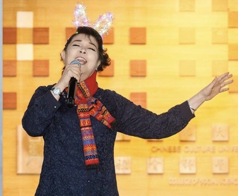 國際和平大使簡文秀2/19高唱「奇異恩典」　敲響國北和平鐘