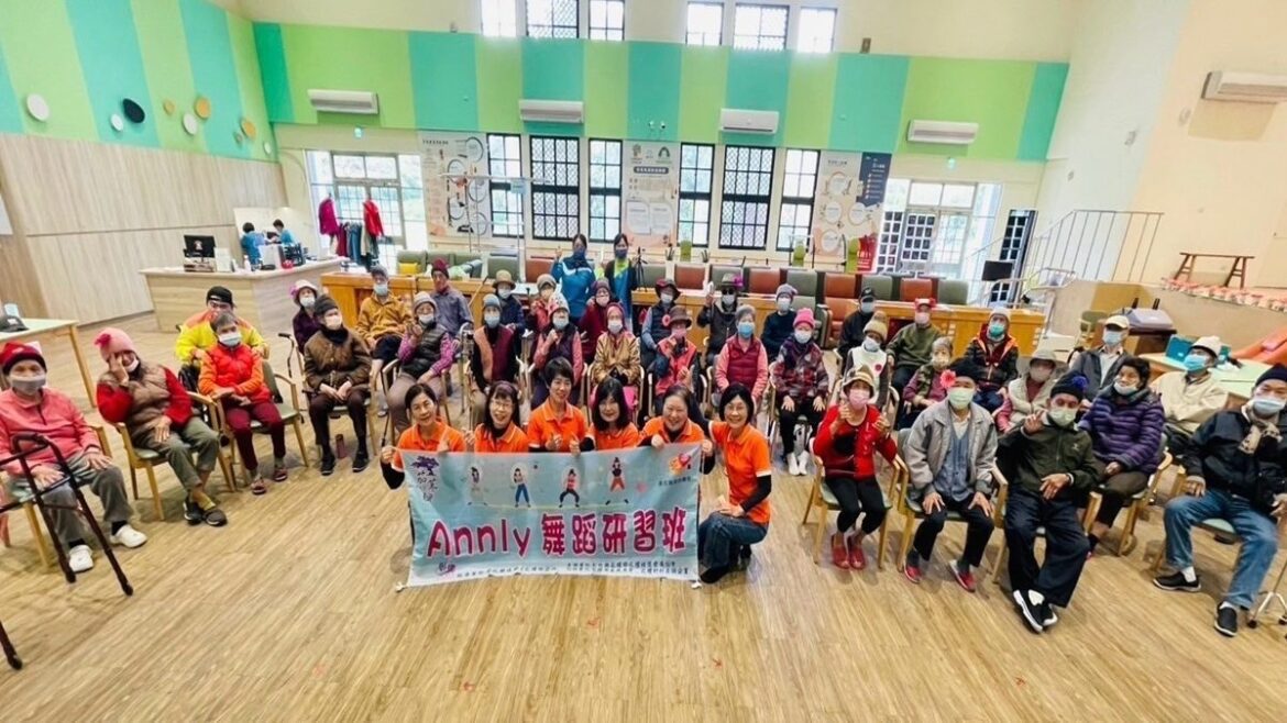 花壇秀和苑日照「百變帽子趴」登場　《掌聲響起》讓活動氣氛嗨到最高點