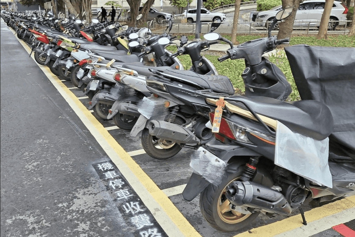 杜絕廢棄車久占機車格     新北捷運、火車站周邊3/1起收費     另新增10處機車收費