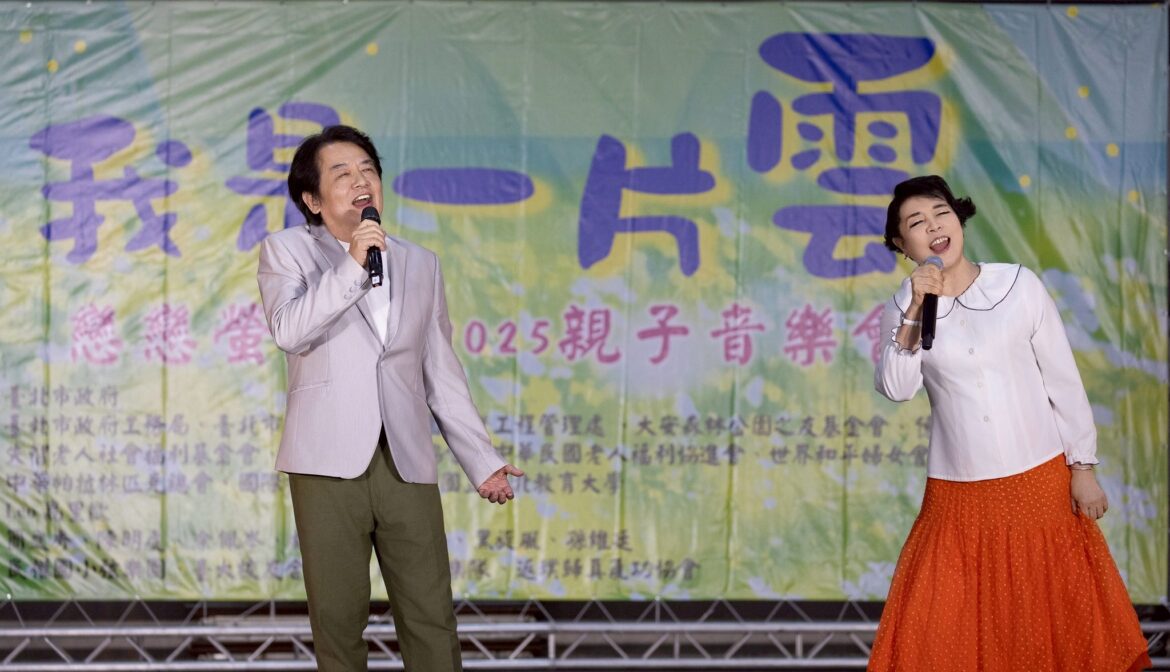 大安森林公園「我是一片雲」親子音樂會  簡文秀與民眾嗨唱「螢火蟲之歌」