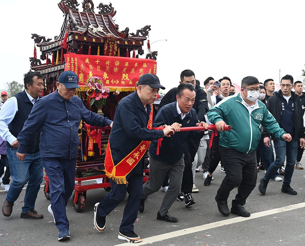 木柵聖母宮南巡　14輛遊覽車600信眾隨行參香