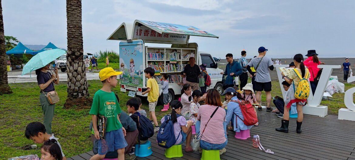 展現圖書館多元服務與在地連結  行動書車深化環教理念