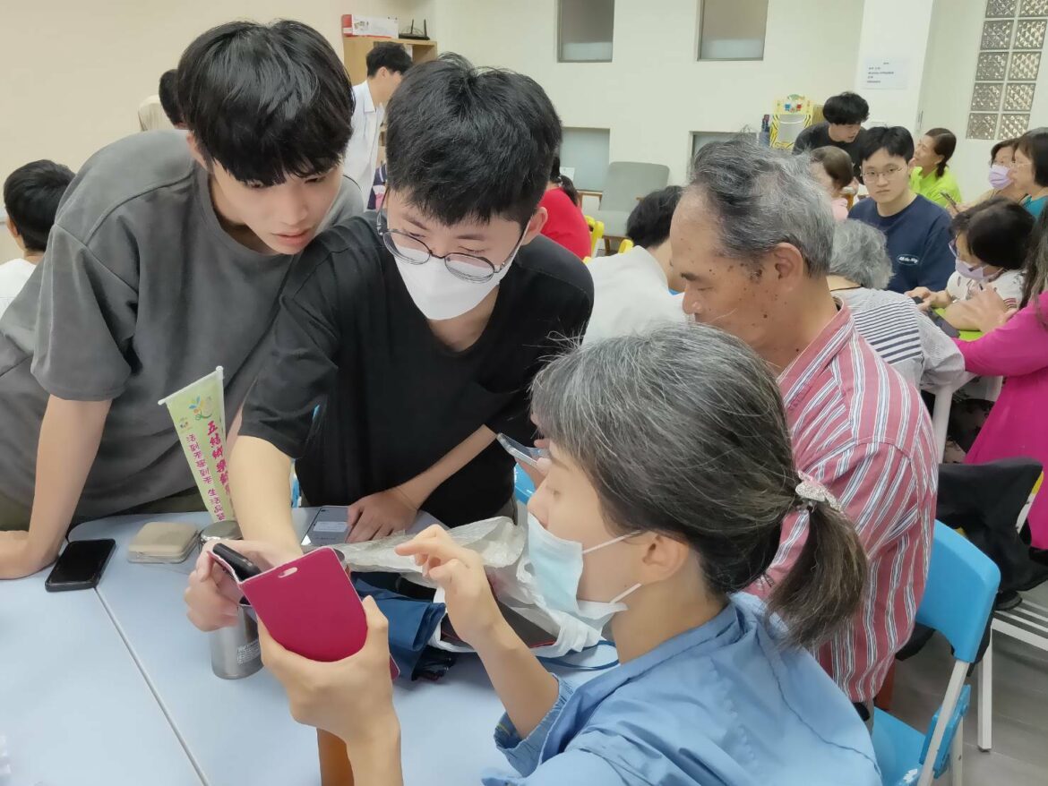 消弭代間數位落差  帶領樂齡族群跨越數位高牆