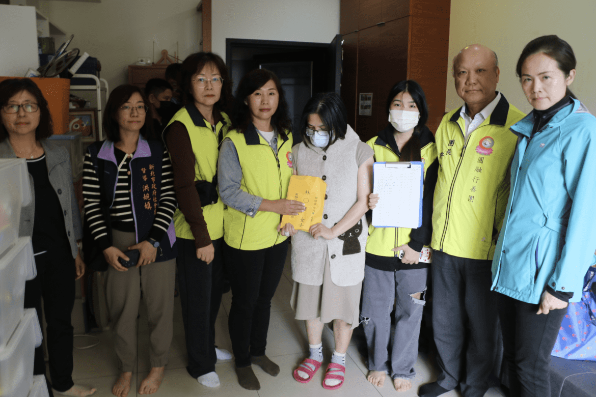 離婚媽抗癌撫幼子苦撐生活     社福中心媒合圓融行善團馳援26萬元