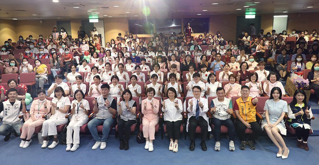 歡慶2025國際護師節　嘉義市表揚百位專業護理人員