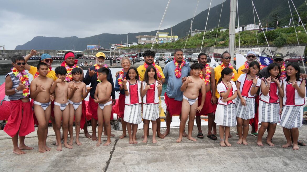 影音/「航向母親的島嶼」 無動力帆船Alingano Maisu航抵蘭嶼舊開元港