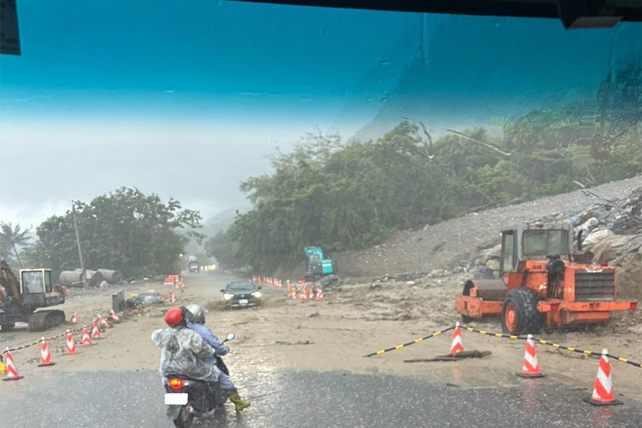 影音／豪雨台9線蘇花崇德段土石流 道路淹沒中斷
