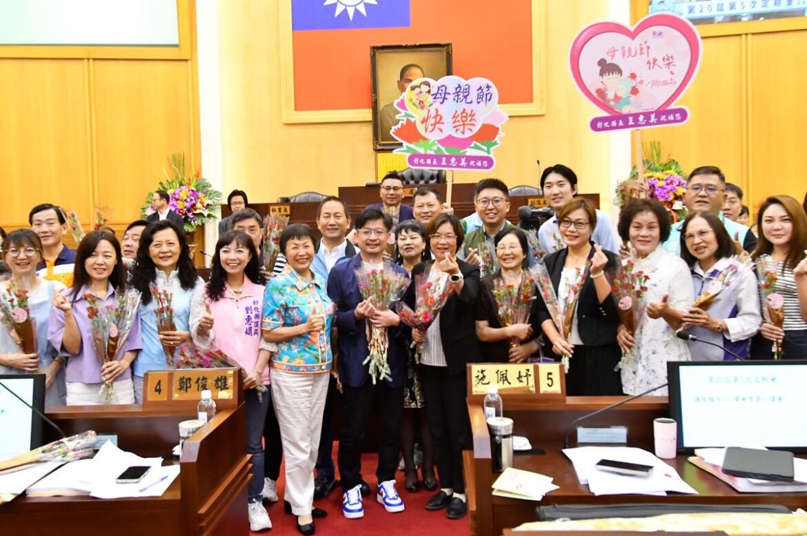 彰化縣議會第20屆第5次定期會  母親節府會共同推廣在地花卉獻祝福