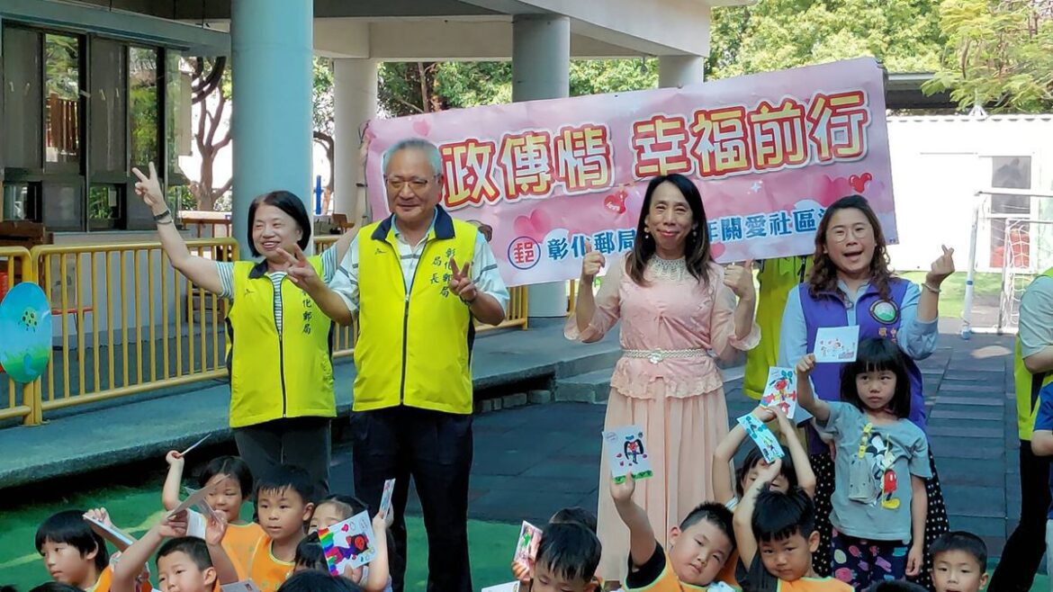 影音/慶祝母親節  彰化郵局幼兒園手寫手繪明信片表達最高愛意