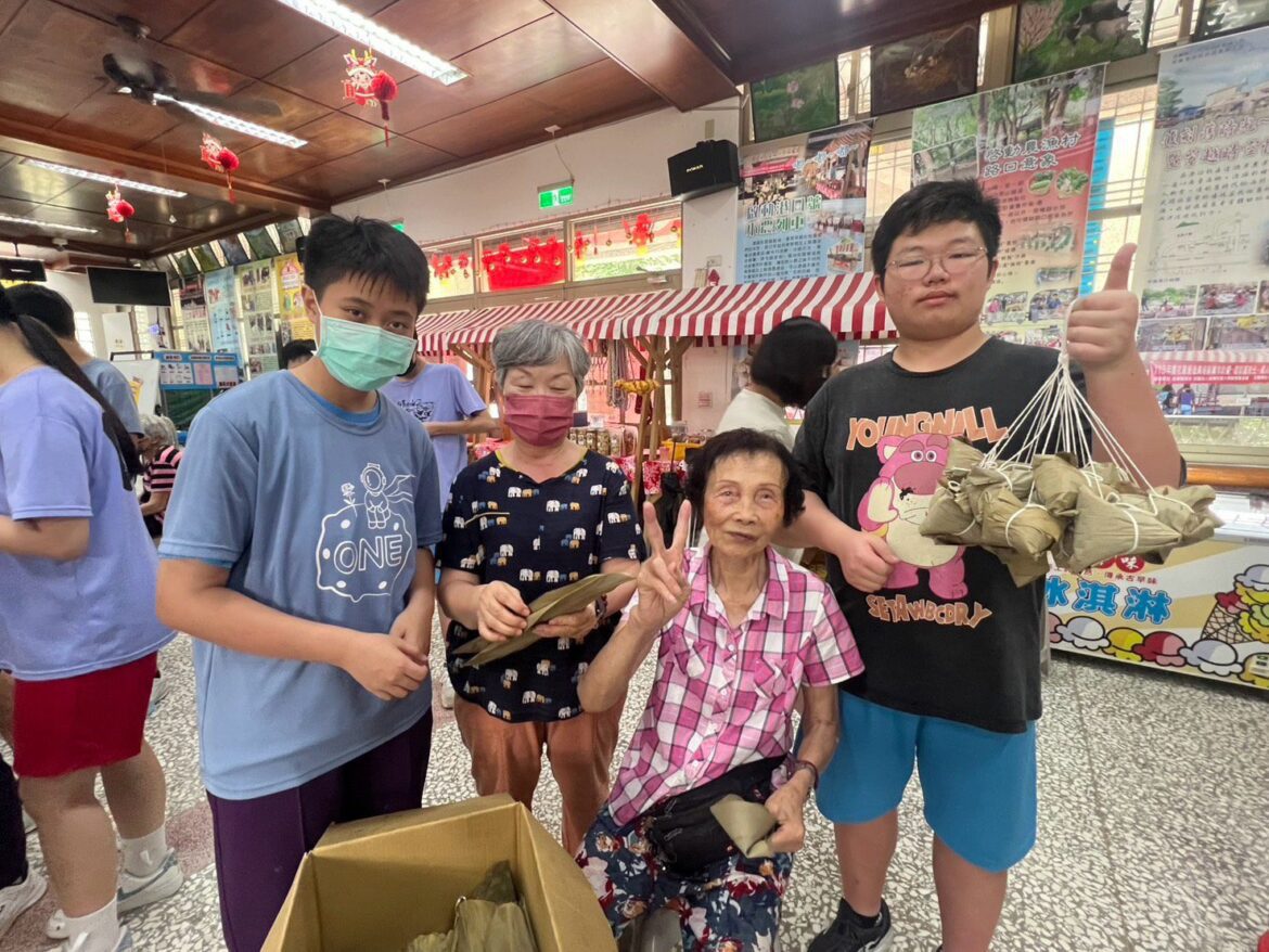 頭城國中技藝班親子共創溫情肉粽季 399顆幸福肉粽送暖獨居長輩