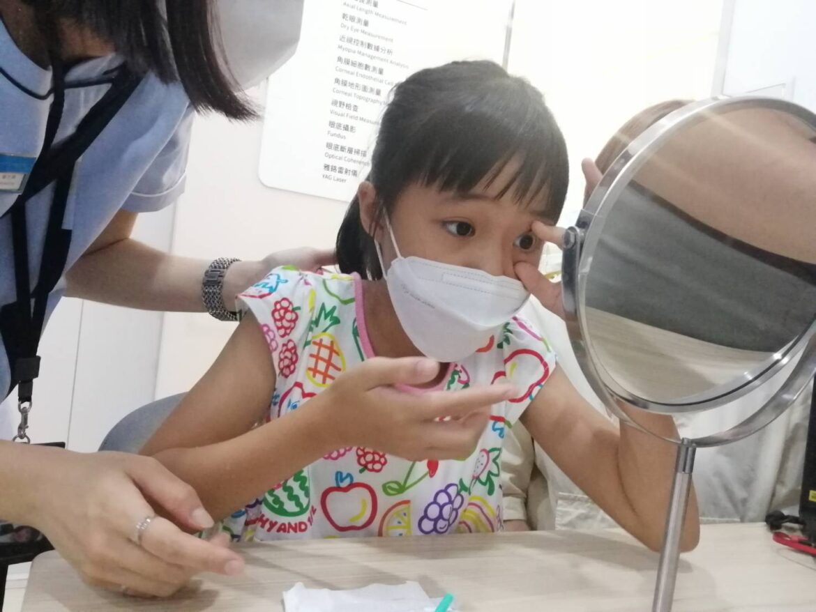 兒童視力不良且視差大信賴眼科案例多  醫籲少用3C產品還要注意寫字姿勢