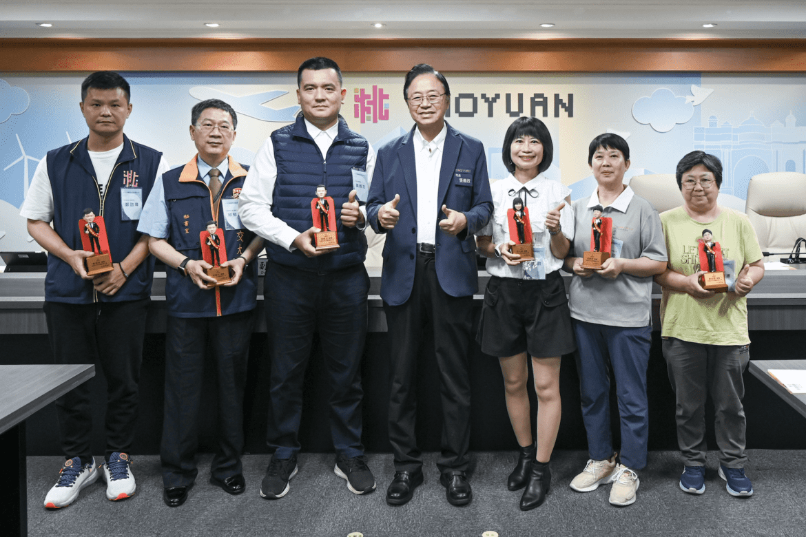 感謝最辛苦的幕後推手     張善政表揚桃園績優事務人員     展現市府對基層的重視